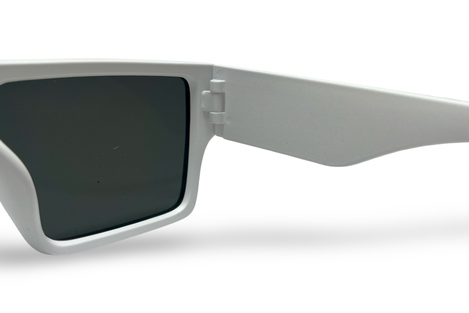 Generic Shock White — vista 4