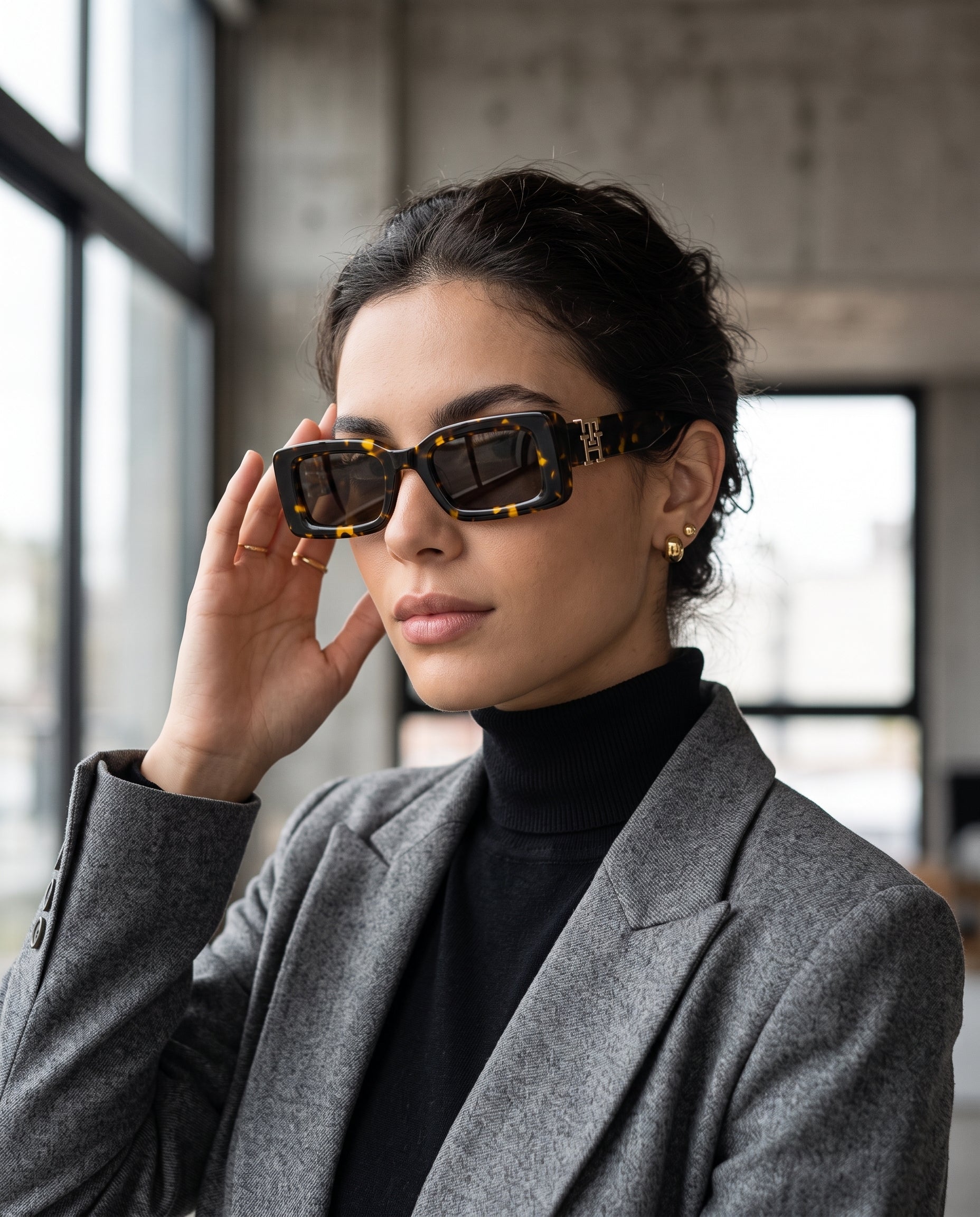 TOMMY HILFIGER TH2125S086 — lentes de sol